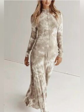 DISSH Casper Moss Tie Dye
Sleeved Midi Dress